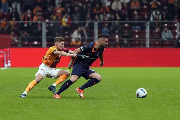 Galatasaraya transferde bir şok daha Dursun Özbek getirecekti, başka takıma imza atıyor
