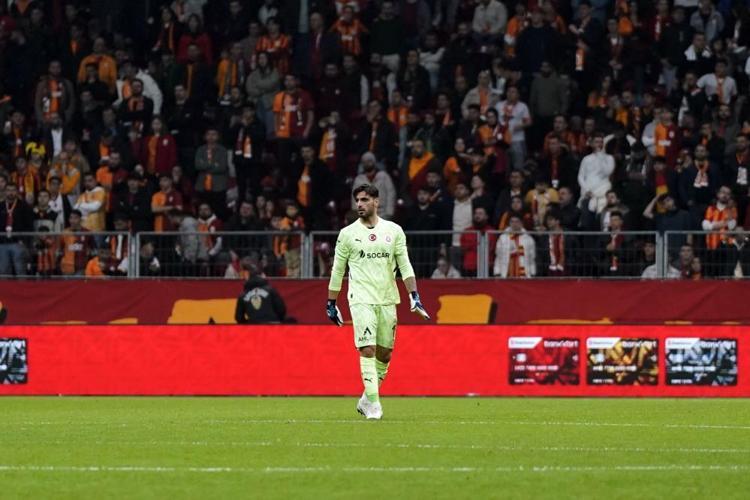 Galatasaraya transferde bir şok daha Dursun Özbek getirecekti, başka takıma imza atıyor