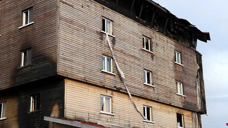 Kartalkayadaki yangın felaketinde kahramanlık örneği: Çarşafları birbirine bağlayarak 11 kişiyi kurtardı