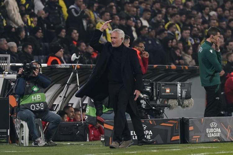 İSTANBULA GELİYOR