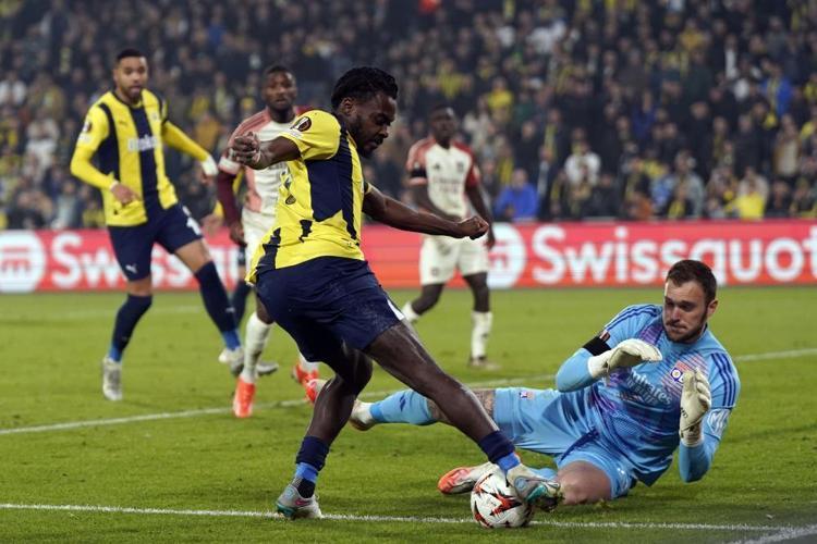 Milan Skriniar, Diego Carlos yetmedi Fenerbahçeye bir stoper daha Ali Koç milli yıldızı imzaya getirecek