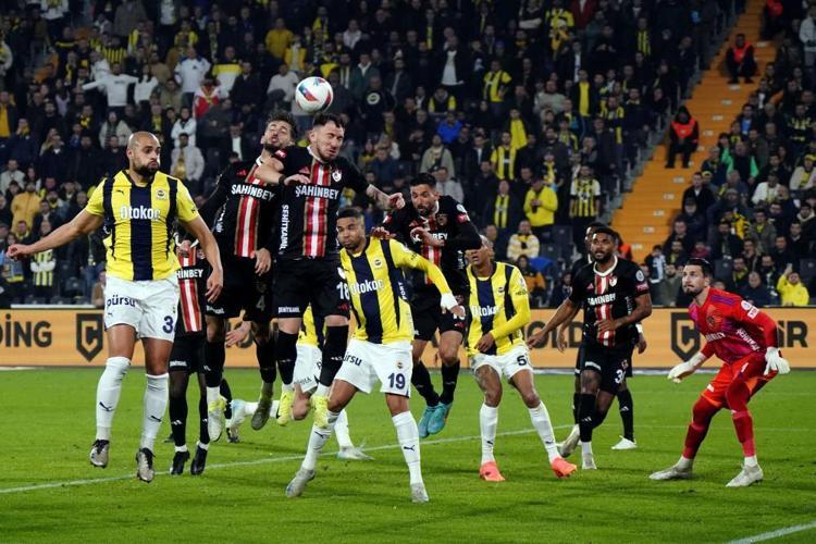 Osayi-Samuel gidiyor, yeni sağ bek belli oldu Ognjen Mimovic ile anlaşma sağlandı