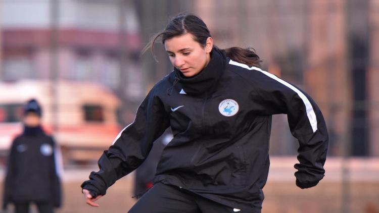 Namağlup kadın futbol takımının kraliçe forveti Güven veriyor
