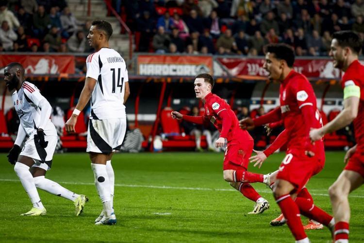 Beşiktaş 1-0 yenilince canlı yayında resmen çıldırdı: Allah kahretsin artık ya