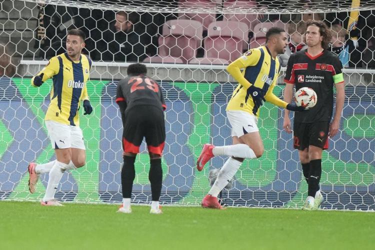 Fenerbahçenin yeni sağ beki hayırlı olsun Talisca, Diego Carlos, Skriniar sonrası bir bomba daha