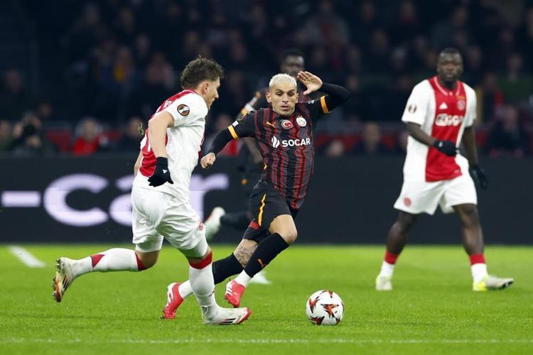 Ajax maçı sonrası Okan Buruk kapıyı gösterdi Kerem Demirbay, Elias Jelert derken bomba ayrılık