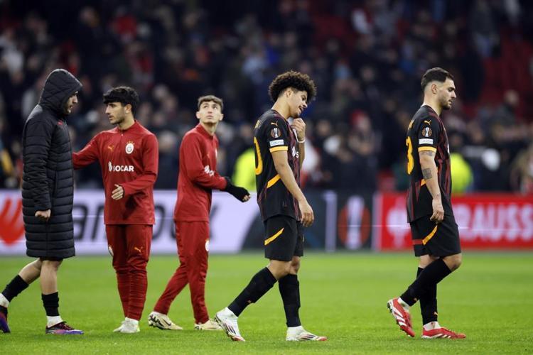 Ajax maçı sonrası Okan Buruk kapıyı gösterdi Kerem Demirbay, Elias Jelert derken bomba ayrılık