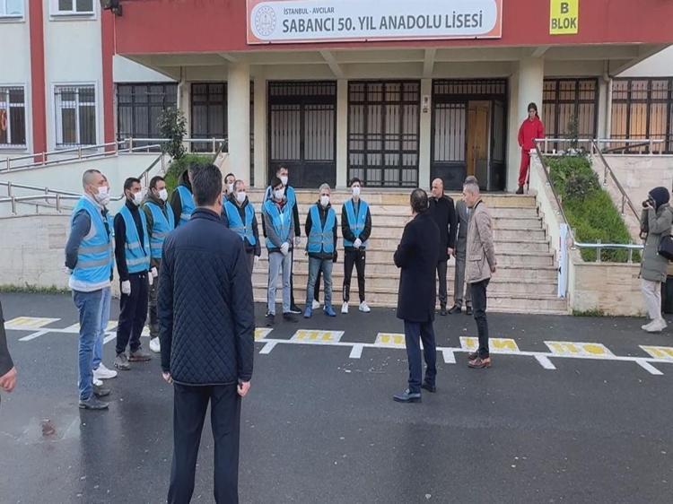 İstanbulda okulların temizliğini yükümlüler yapıyor