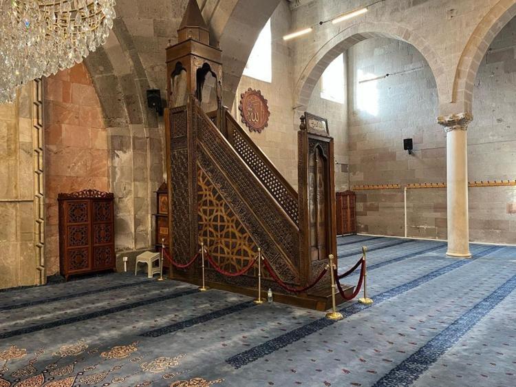 890 yıllık camide inanılmaz keşif 7 tuğla diğerlerinden farklı: Hikayesi gözleri yaşartıyor