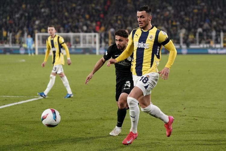 3-2 sonrası Mourinhoyu haşladı: Sezon gidiyor deyip imkanı olsa 10 tane forvetle oynayacaktı