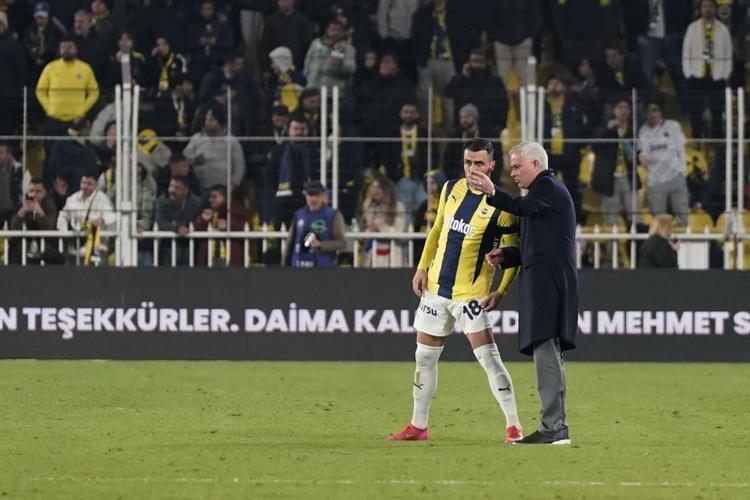 3-2 sonrası Mourinhoyu haşladı: Sezon gidiyor deyip imkanı olsa 10 tane forvetle oynayacaktı