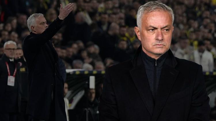3-2 sonrası Mourinhoyu haşladı: Sezon gidiyor deyip imkanı olsa 10 tane forvetle oynayacaktı