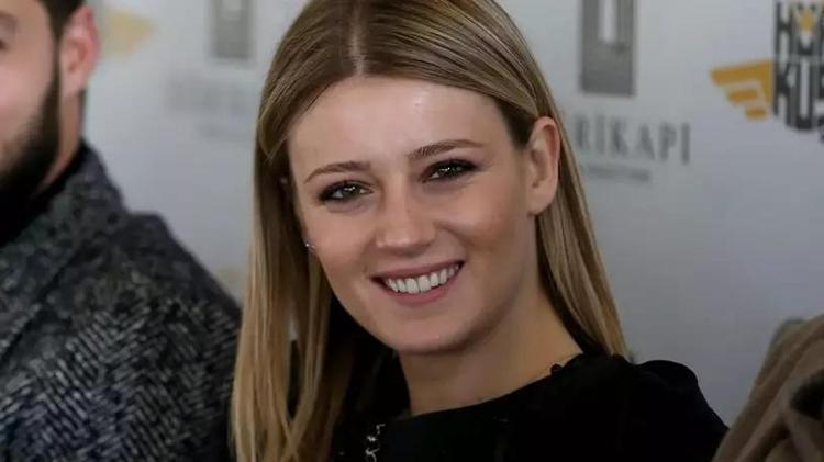 Oyuncu Gizem Karaca hamileliğin tadını çıkarıyor Artık karnı burnunda
