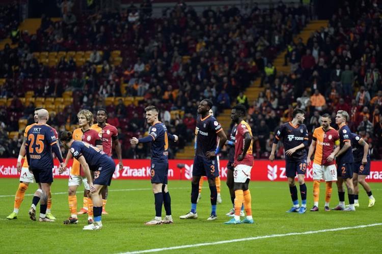 Kerem Demirbay, Batshuayi, Elias Jelert derken Victor Nelsson sabah uçağa atlayıp yeni takımına gitti
