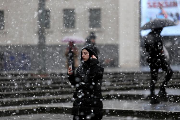 İstanbulda kar yağışı başlıyor, 3 gün sürecek Uyarılar peş peşe geldi