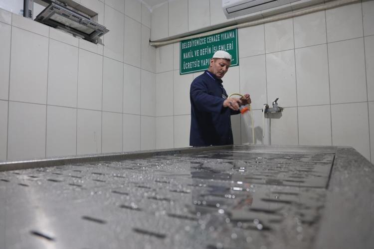 Depremde günde 40 cenaze yıkadı Gassal Abdülkadir konuştu: Manevi bir kokuya şahit oldum