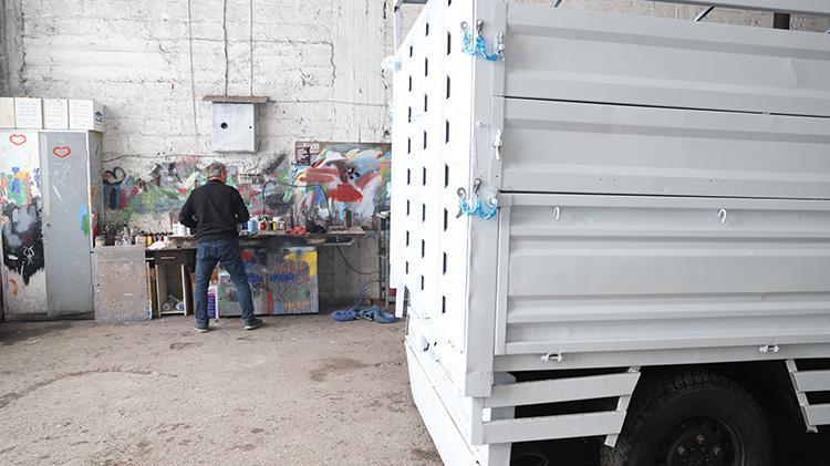Nevşehirde sanayi sitesinin Bob Rossu atölyesini sanat galerisine dönüştürdü