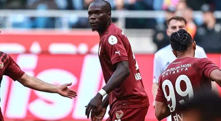 Galatasarayda Mauro Icardi için ayrılık iddiası 5 kulübün radarında