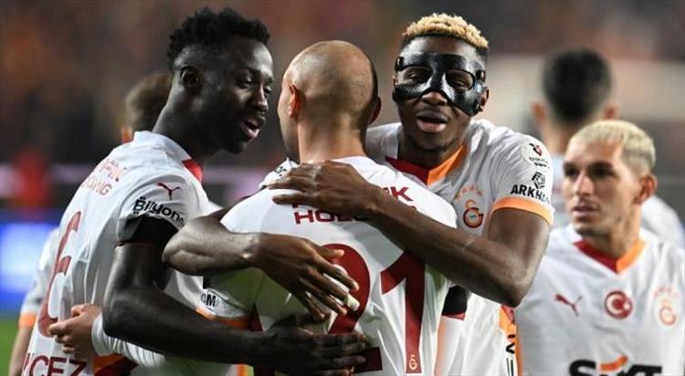 Adana Demirspor neden sahadan çekildi Galatasaray Adana Demirspor maçı neden yarıda kaldı