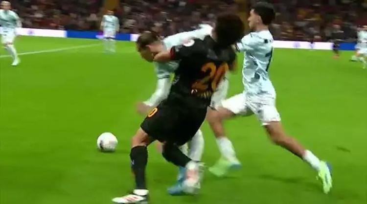 ADANA DEMİRSPOR SAHADAN ÇEKİLDİ