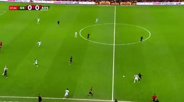 Mertens düştü, Türk futbolu karıştı VAR da futbolu bilmiyor