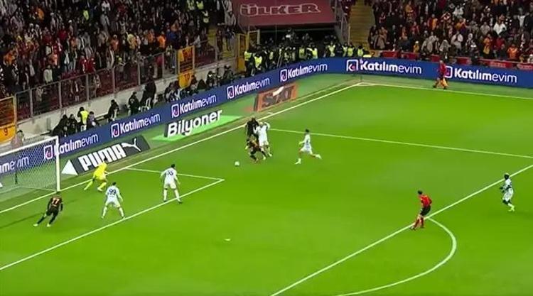 Mertens düştü, Türk futbolu karıştı VAR da futbolu bilmiyor