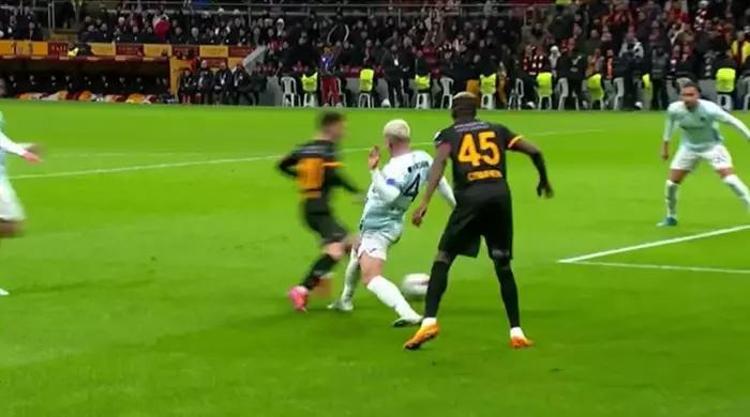 Mertens düştü, Türk futbolu karıştı VAR da futbolu bilmiyor