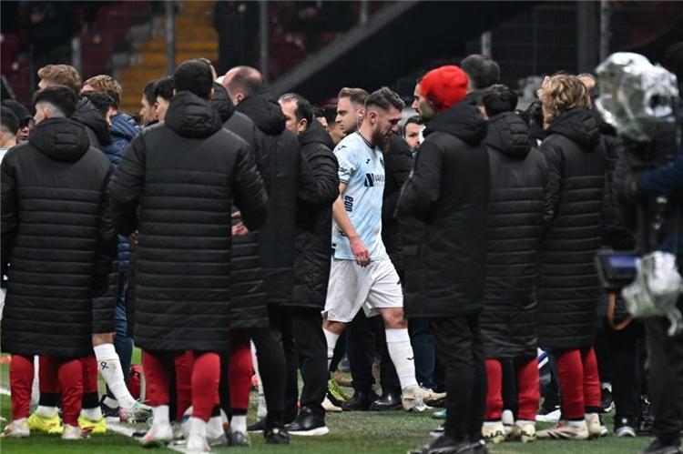 Sahadan çekilme kararı Adanada yankı buldu Adana Demirspor: Defalarca 4. hakeme bildirdik