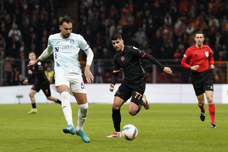 Mertens’in pozisyonu penaltı değil Danimarkalı VAR hakem Oğuzhan Çakıra söylemiş: Karar doğru, devam