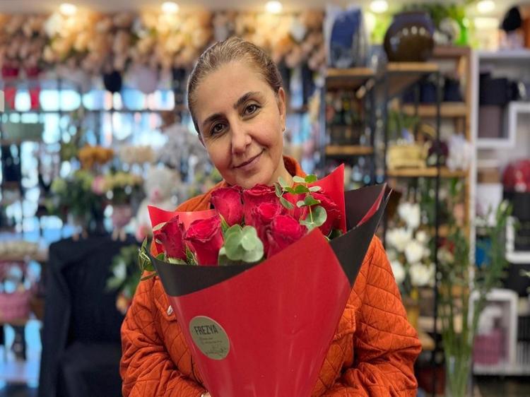 Sevgililer Gününün sembolü kırmızı gülün tanesi 150 lira