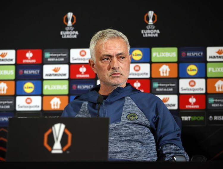 Fenerbahçenin yeni transferi forma giymeden ayrıldı 6 milyon Euro verildi, başka takıma imza attı