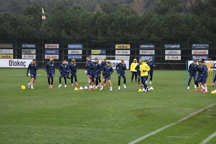 Fenerbahçenin yeni transferi forma giymeden ayrıldı 6 milyon Euro verildi, başka takıma imza attı