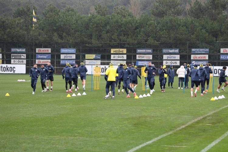 Fenerbahçenin yeni transferi forma giymeden ayrıldı 6 milyon Euro verildi, başka takıma imza attı