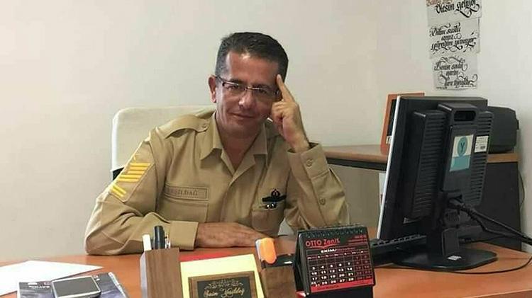 İzmirde emekli astsubay, kaligrafi sanatını yaşatıyor