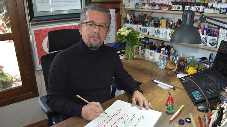 İzmirde emekli astsubay, kaligrafi sanatını yaşatıyor