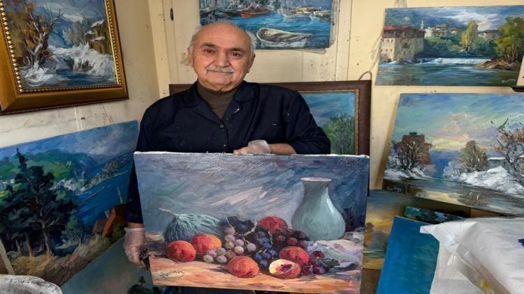 Uzman doktor, 52 yıldır yağlı boya resim yapıyor