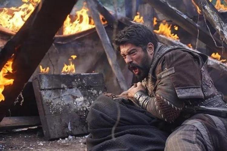 Kuruluş Osman Bala Hatun yanarak mı ölüyor Özge Törerin oynadığı Bala Hatun yanarak mı öldü