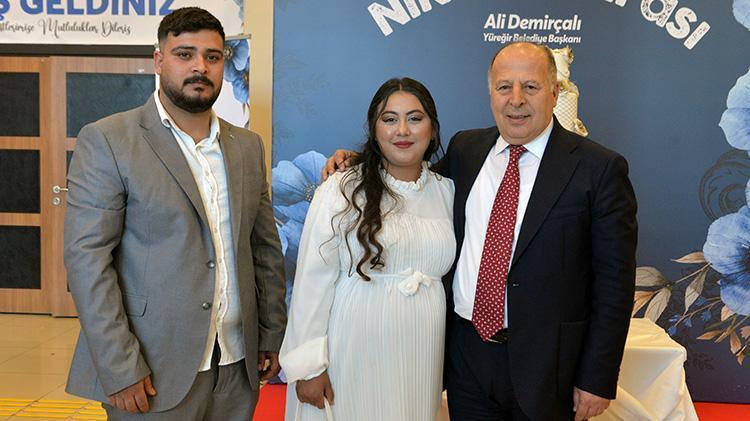 Adanada kadınlar karınları burunlarında, kucaklarında bebekleriyle kendi nikah törenlerine katıldı
