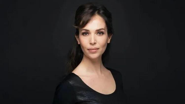 ESRA RONABAR KİMDİR