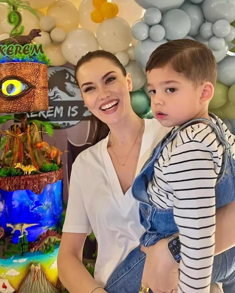 Fahriye Evcenden oğlu Kerem için duygusal paylaşım