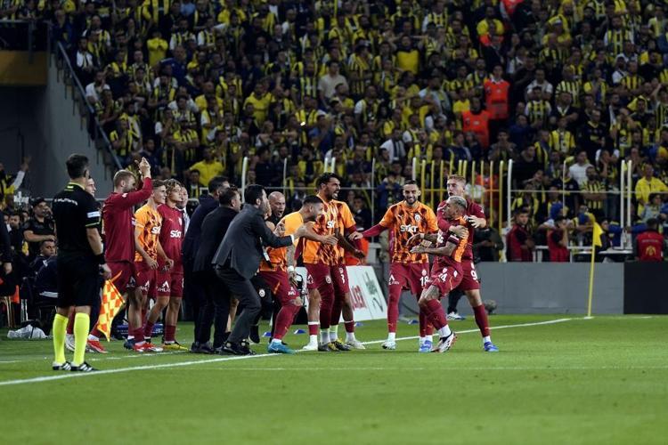 Galatasaray-Fenerbahçe derbisinin hakemi belli oldu İşte derbinin sürpriz VAR hakemi