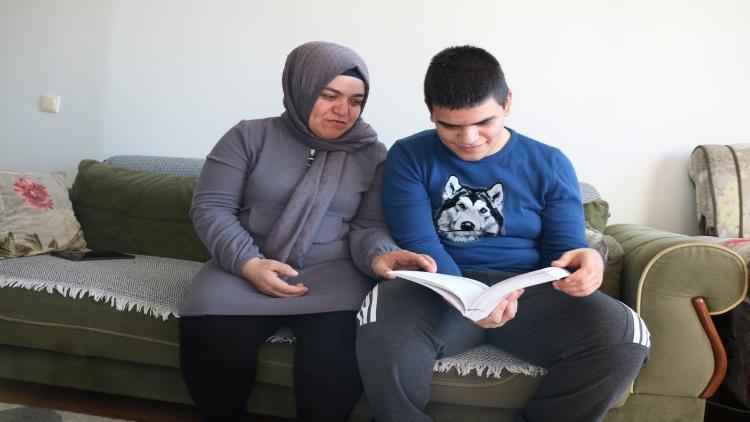 Otizmli Alperen, ülkelerin başkentlerini ve başkanlarını ezbere biliyor