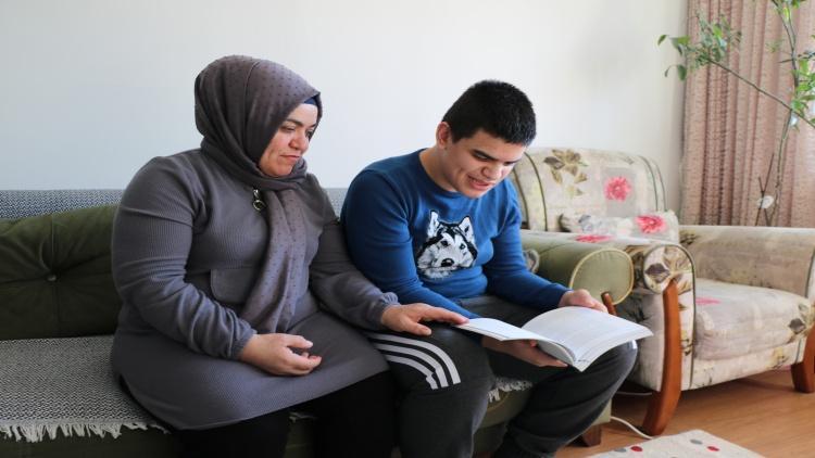 Otizmli Alperen, ülkelerin başkentlerini ve başkanlarını ezbere biliyor