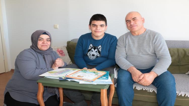 Otizmli Alperen, ülkelerin başkentlerini ve başkanlarını ezbere biliyor