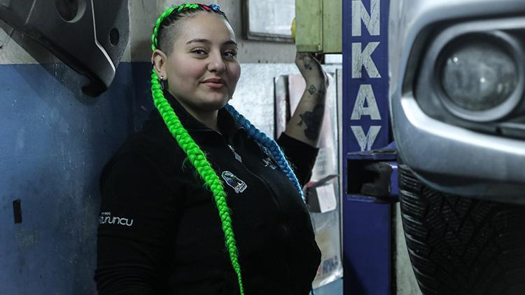 Fotoğrafçılıktan motor tamirine Ankarada sanayi sitesinin tek kadın ustası Mianın hedefi kendi dükkanını açmak