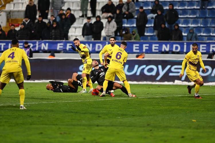 Eyüpspor Beşiktaş maçı:1-3 Kartal yine geriden geldi 3 puanı 3 golle aldı