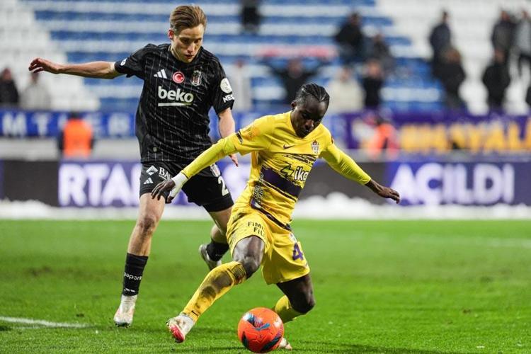 Eyüpspor Beşiktaş maçı:1-3 Kartal yine geriden geldi 3 puanı 3 golle aldı