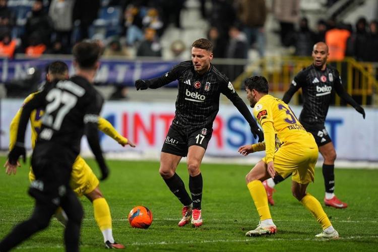 Eyüpspor Beşiktaş maçı:1-3 Kartal yine geriden geldi 3 puanı 3 golle aldı