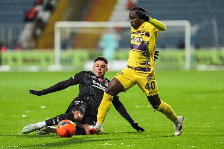 Eyüpspor Beşiktaş maçı:1-3 Kartal yine geriden geldi 3 puanı 3 golle aldı