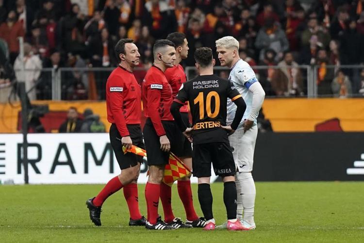 Galatasarayda Dries Mertens krizi Penaltı pozisyonu bela oldu, sözleşmesi iptal edildi